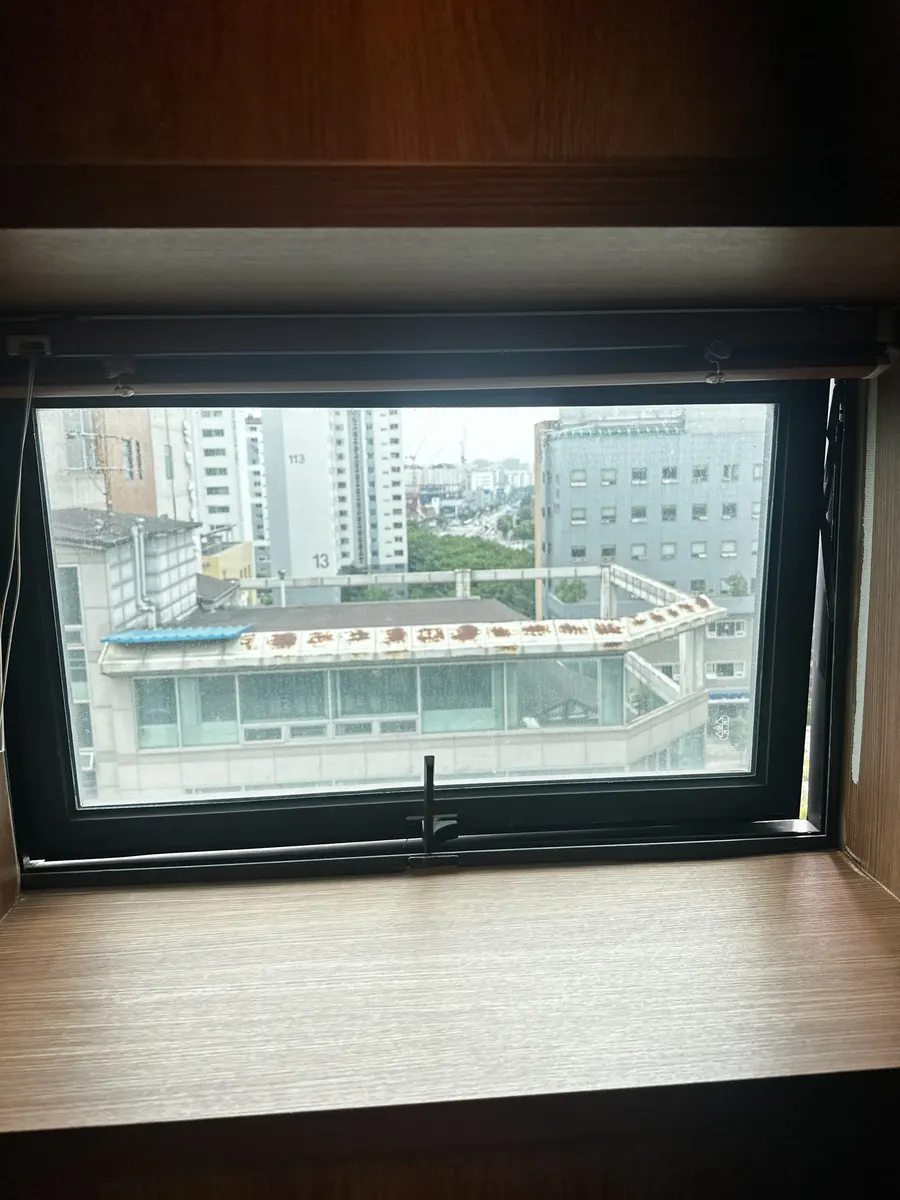프로젝트창 창틀 뒤틀림으로 완전히 안닫히는 이전 상태