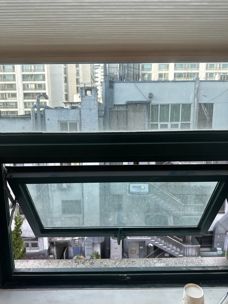 장마철 안 닫히던 거실 창문