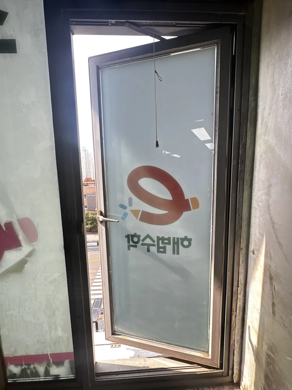 분당구 창문 재설치 - 레일에서 빠진 창짝