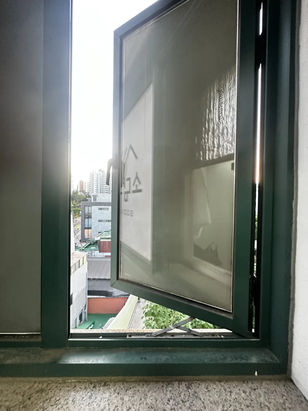 잠실동 창문수리 - 시공 완료 후 매끄러운 창문