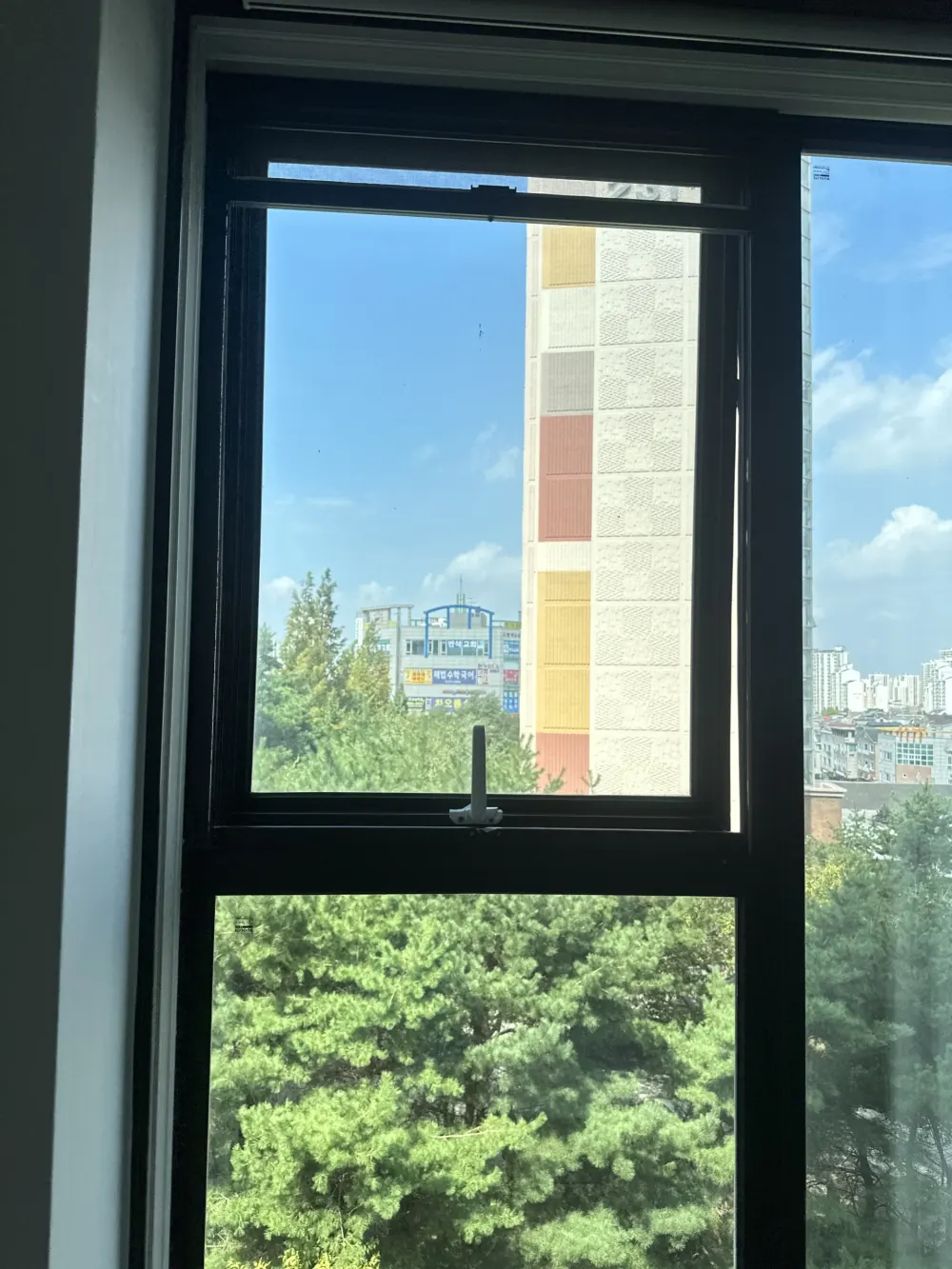 미사동 창문 비틀어짐 수리 - 경첩 높이 확인