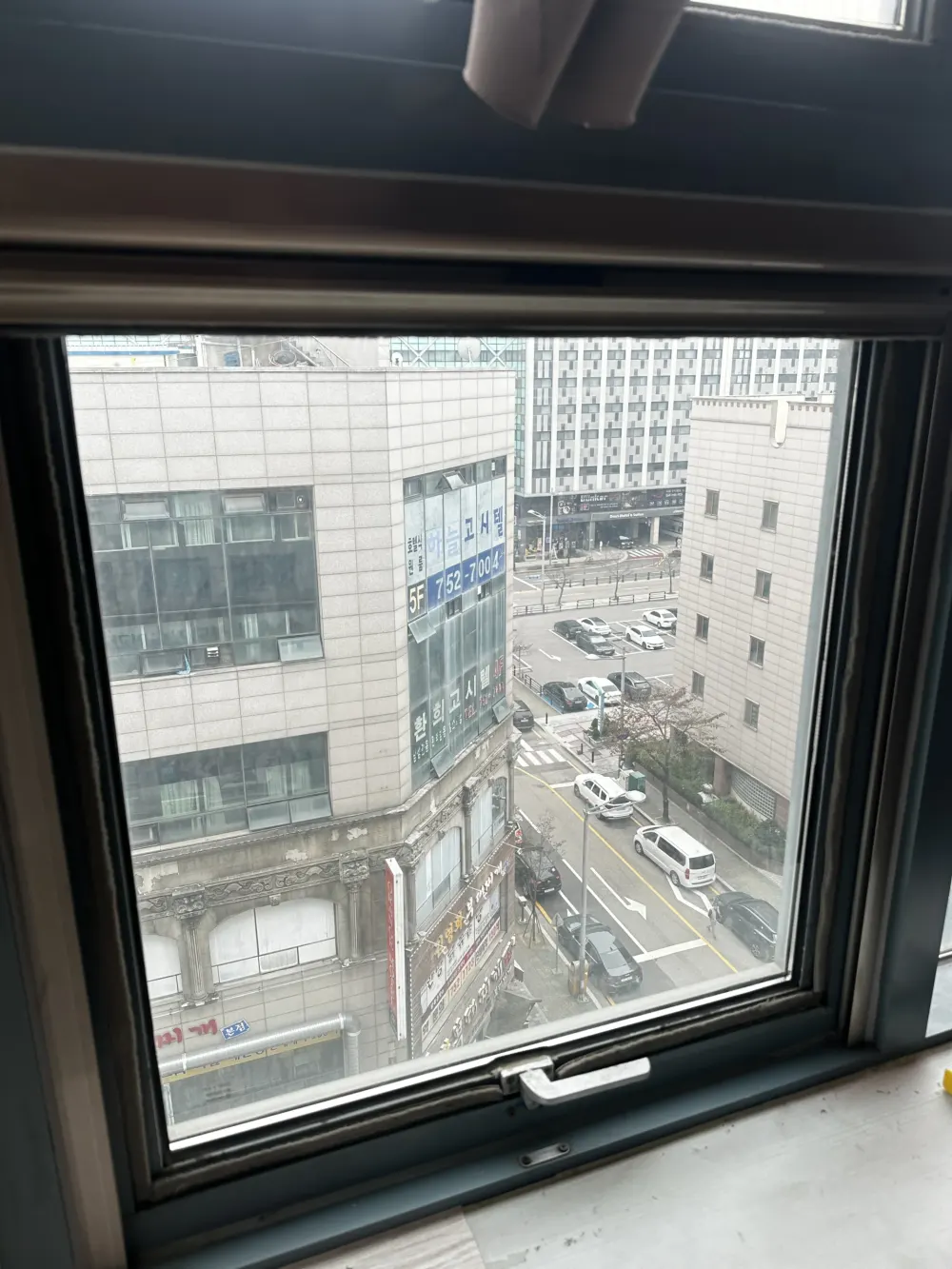 서울 창문수리 - 레일 및 롤러 교체